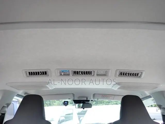 Toyota HiAce 2021 Silver