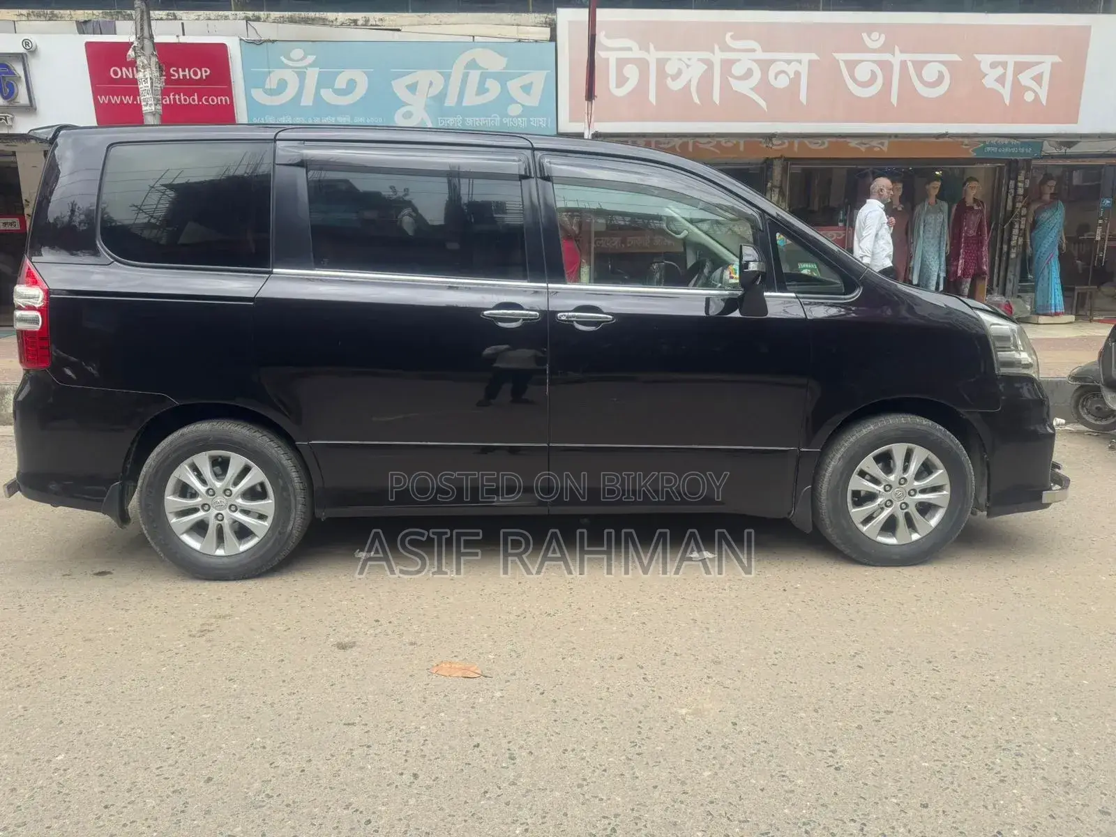 Toyota Noah 2.0 143hp AWD (8 Seater) 2012 Purple