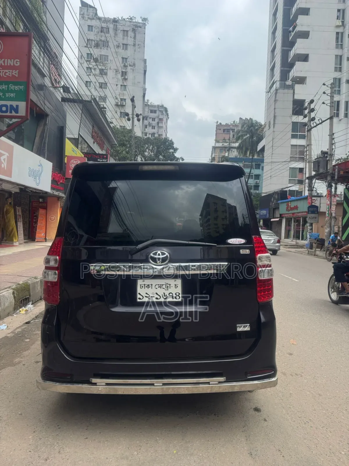 Toyota Noah 2.0 143hp AWD (8 Seater) 2012 Pearl