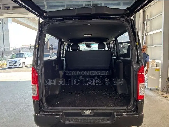 Toyota HiAce 2021 Black