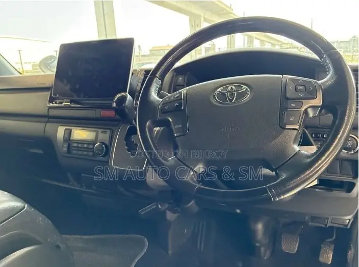 Toyota HiAce 2021 Black