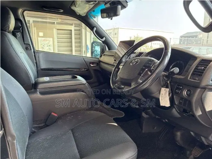 Toyota HiAce 2021 Black