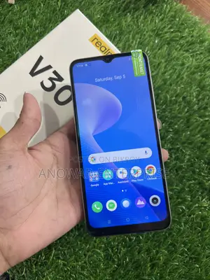 Realme V30 128 GB Gold