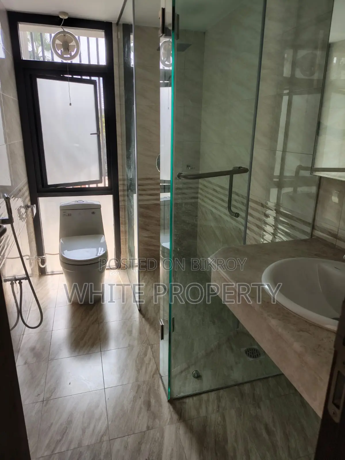 4bdrm Apartment in White Property, Gulshan for Rent