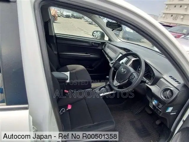 Toyota Corolla Fielder 1.5 Hybrid FWD 2021 White