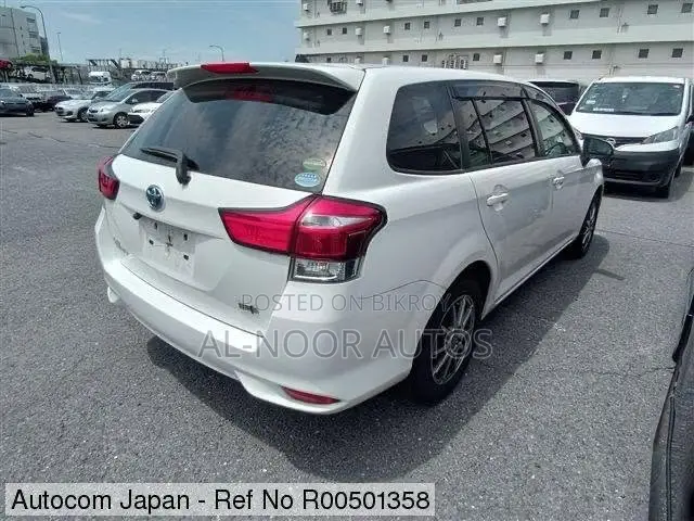 Toyota Corolla Fielder 1.5 Hybrid FWD 2021 White