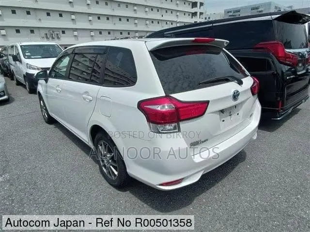 Toyota Corolla Fielder 1.5 Hybrid FWD 2021 White