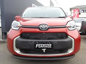 Toyota Sienta 2022 Red