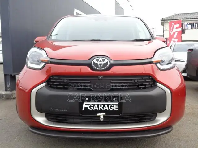Toyota Sienta 2022 Red