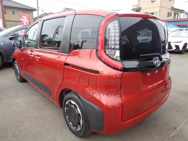 Toyota Sienta 2022 Red