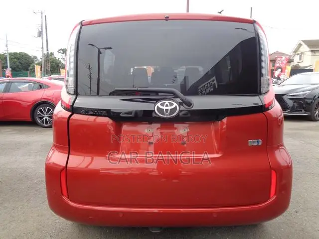 Toyota Sienta 2022 Red