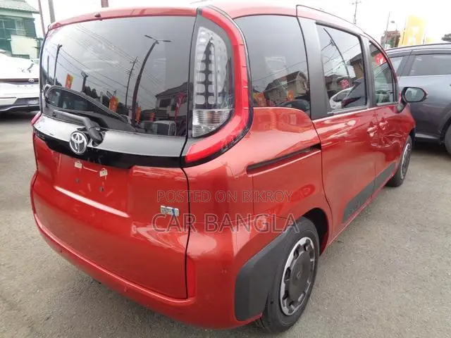 Toyota Sienta 2022 Red