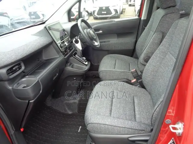 Toyota Sienta 2022 Red