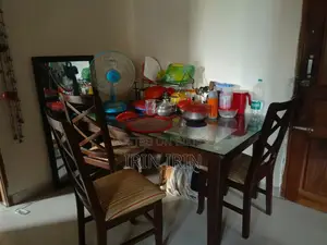 পুরাতন ডাইনিং টেবিল