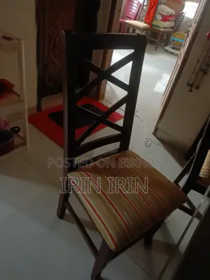 পুরাতন ডাইনিং টেবিল