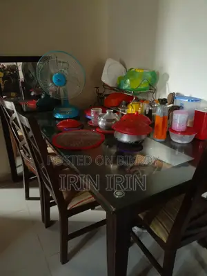 পুরাতন ডাইনিং টেবিল