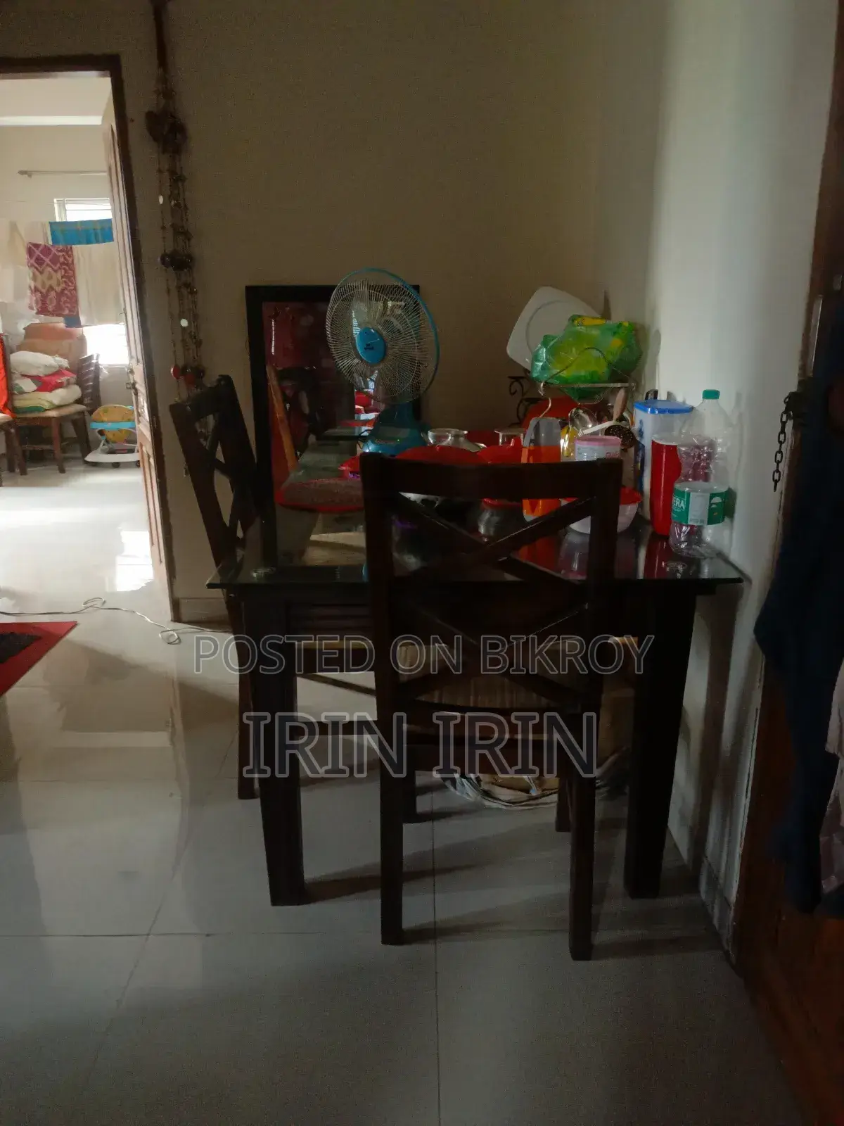 পুরাতন ডাইনিং টেবিল