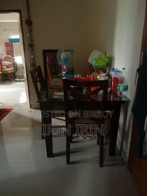 পুরাতন ডাইনিং টেবিল