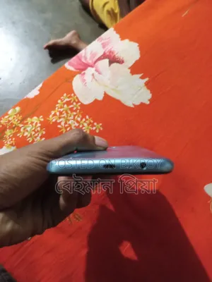 Realme 4 GB Bronze