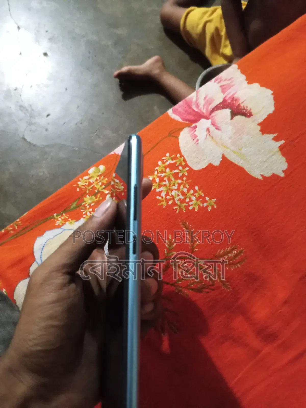 Realme 4 GB Bronze