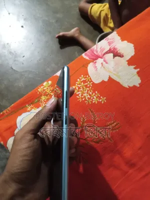 Realme 4 GB Bronze