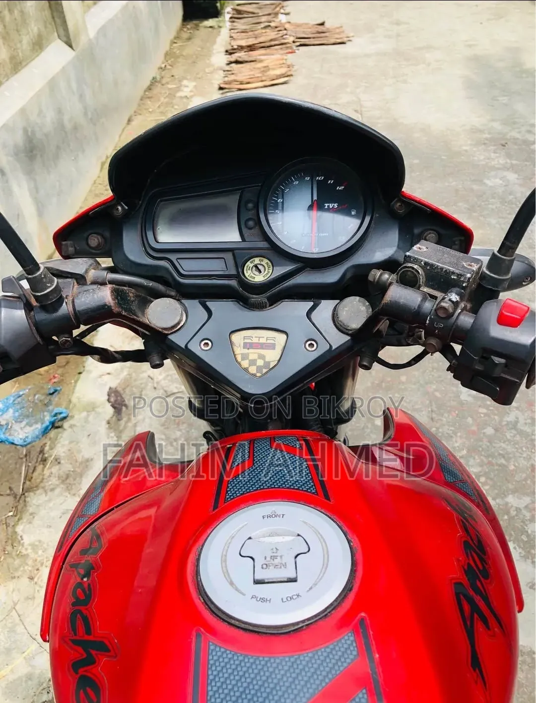 TVS Apache RTR 160 2V 2011 Red