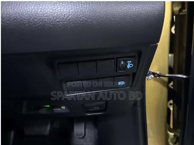 Toyota Yaris Cross 2021 Gold