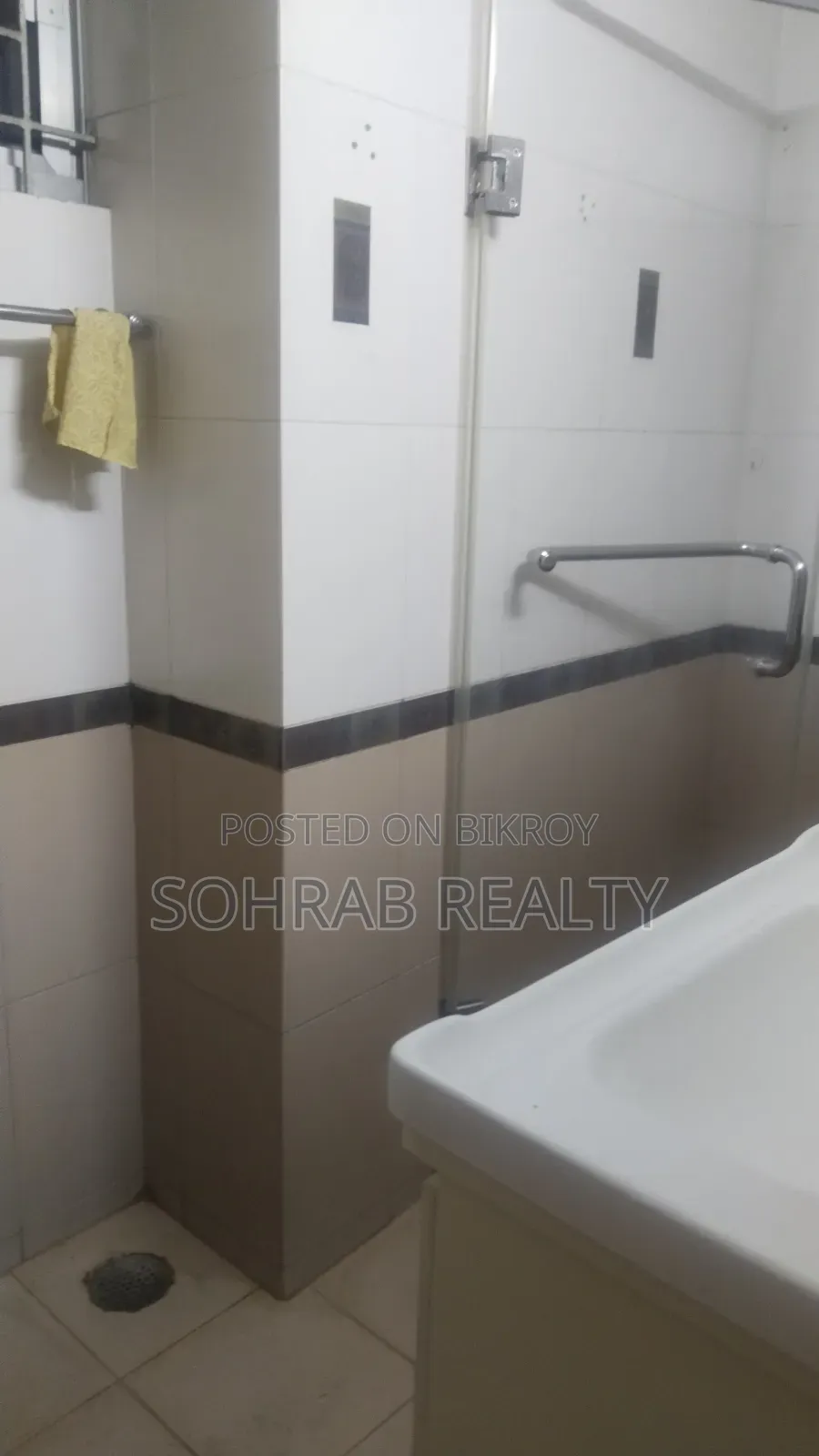 4bdrm Apartment in Sohrab Realty, Uttara for Sale