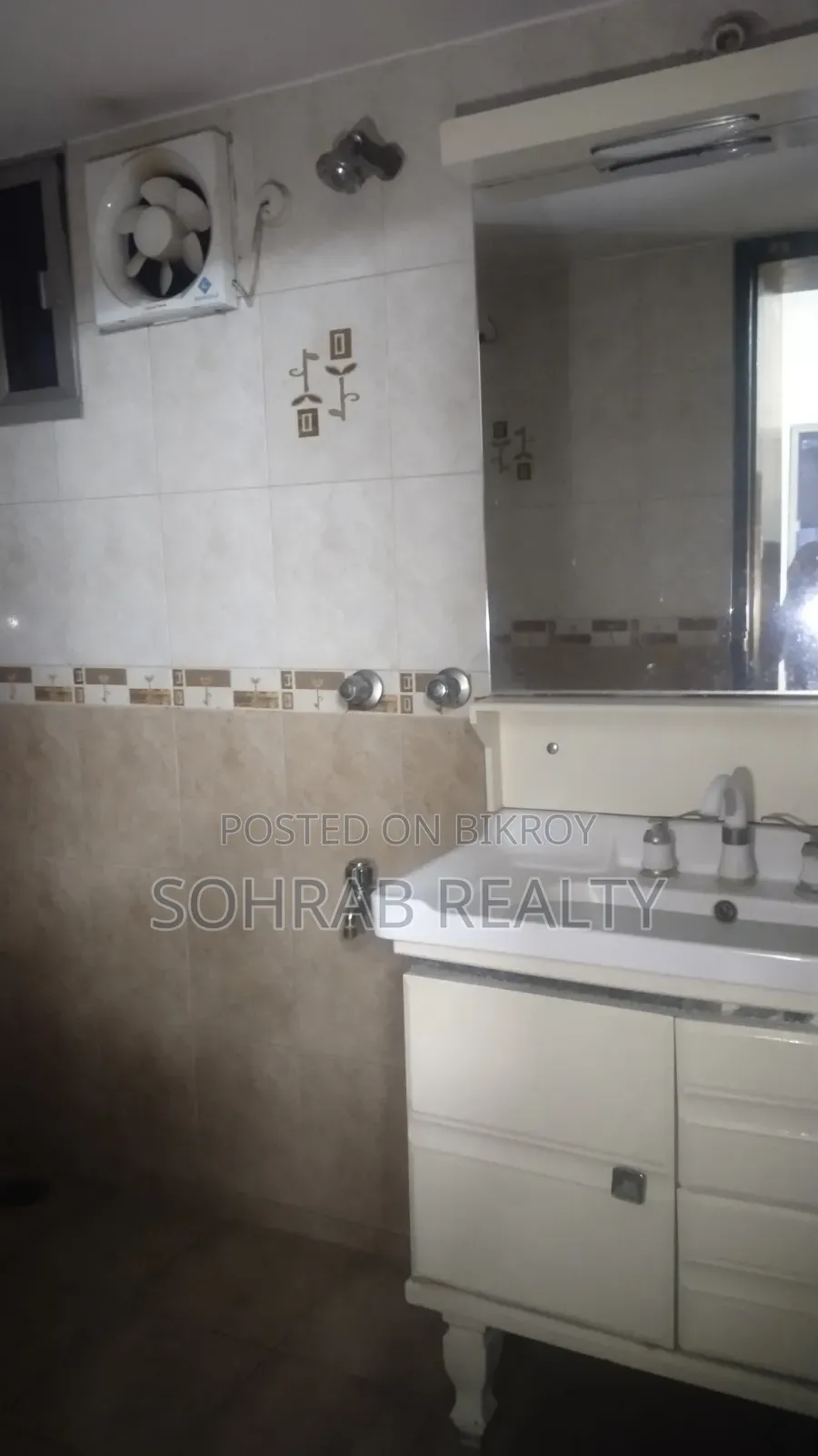 4bdrm Apartment in Sohrab Realty, Uttara for Sale