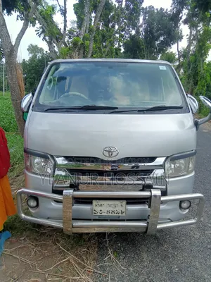 Toyota HiAce 2005 Silver