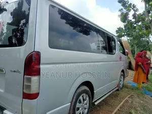 Toyota HiAce 2005 Silver