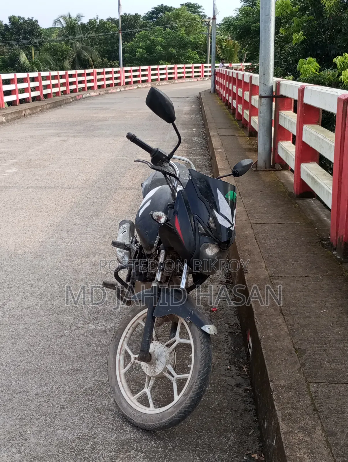 বাজাজ ডিসকভার ১০০ ২০১৭ কালো