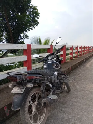 বাজাজ ডিসকভার ১০০ ২০১৭ কালো