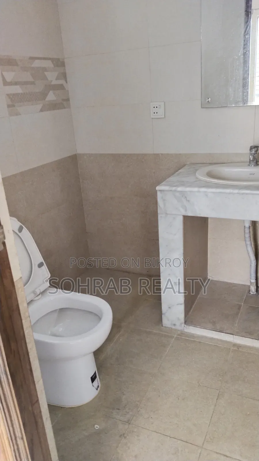 4bdrm Apartment in Sohrab Realty, Uttara for Sale