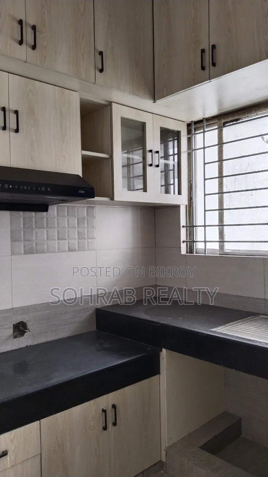 4bdrm Apartment in Sohrab Realty, Uttara for Sale