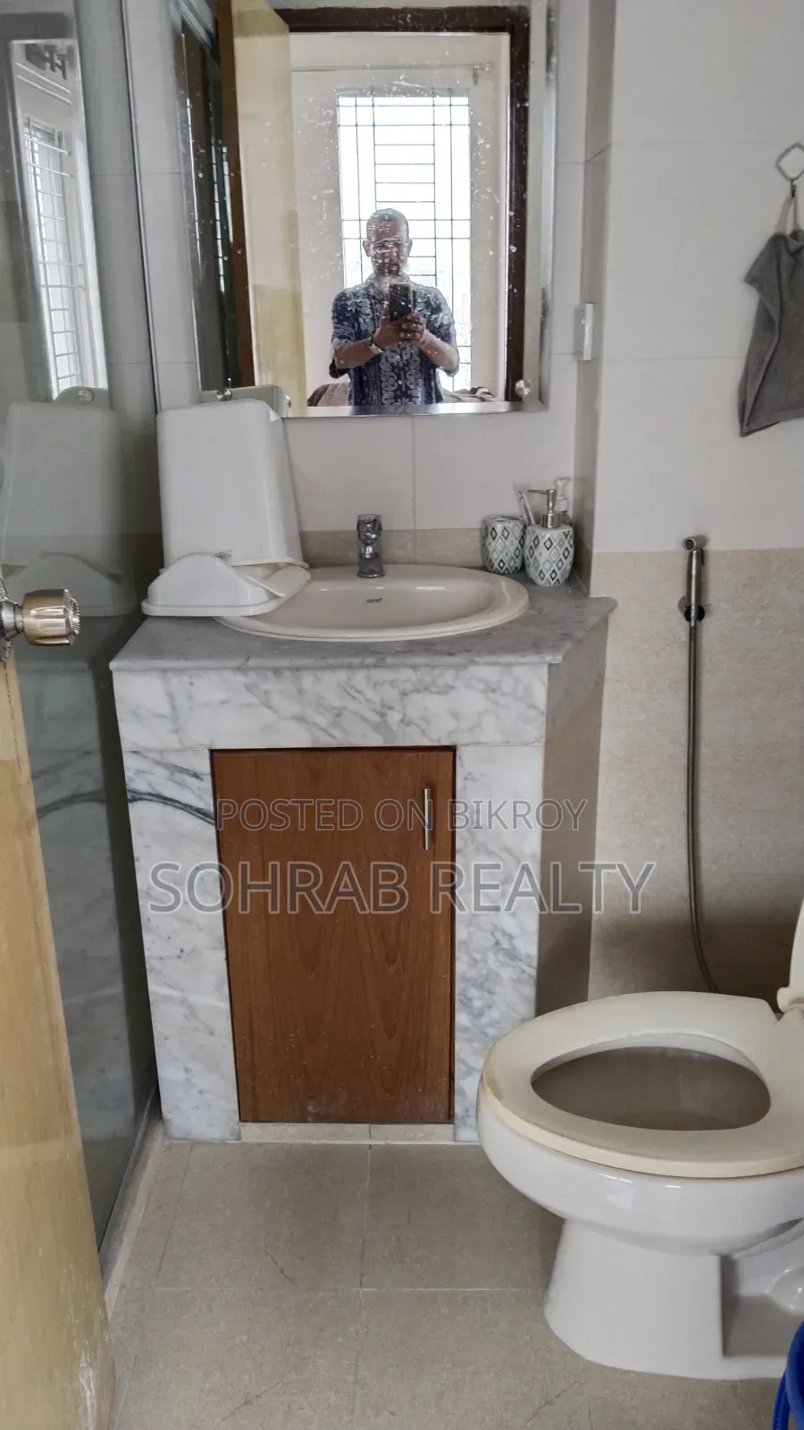 4bdrm Apartment in Sohrab Realty, Uttara for Sale