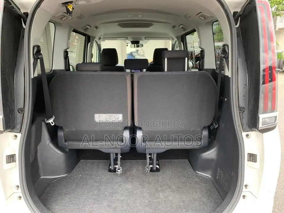 Toyota Noah 2.0 FWD (8 Seater) 2021 Pearl
