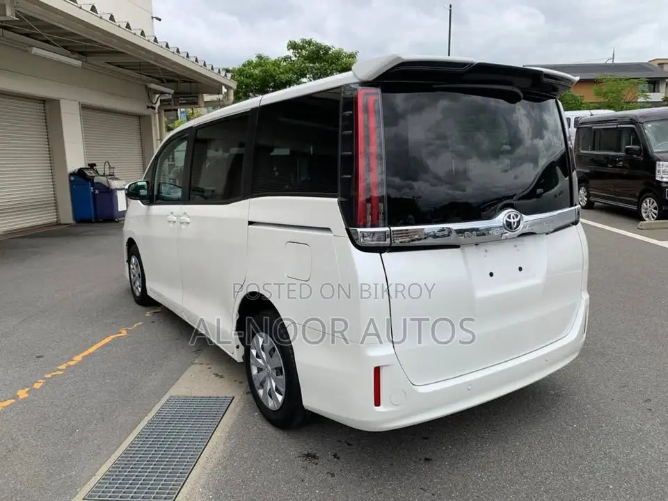 Toyota Noah 2.0 FWD (8 Seater) 2021 Pearl