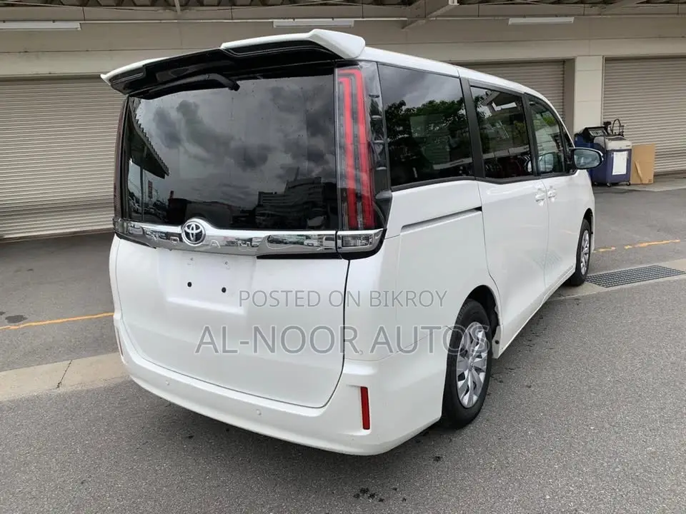 Toyota Noah 2.0 FWD (8 Seater) 2021 Pearl