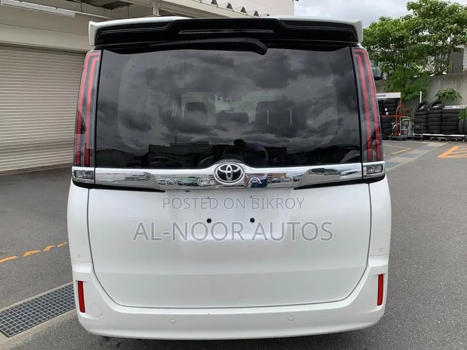 Toyota Noah 2.0 FWD (8 Seater) 2021 Pearl