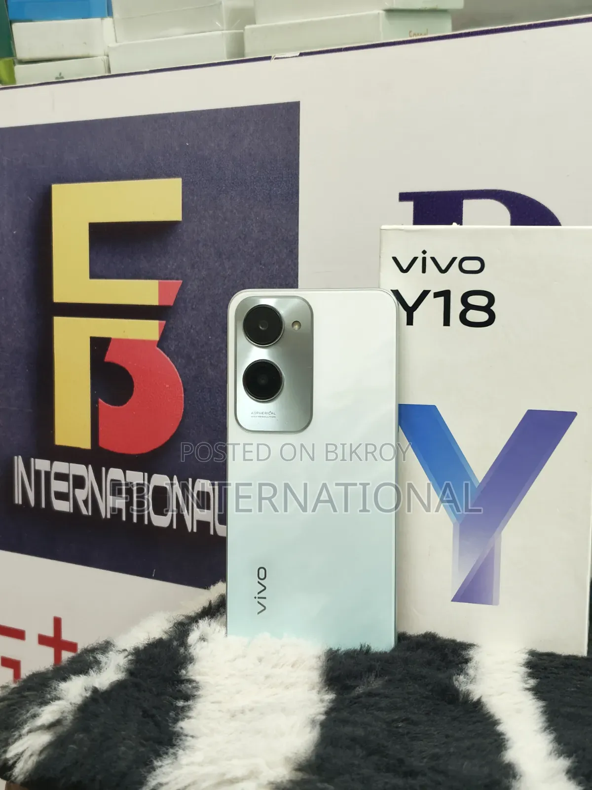 Vivo Y18 128 GB White