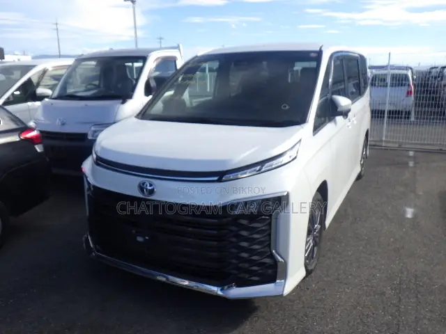 Toyota Voxy 2022 Pearl