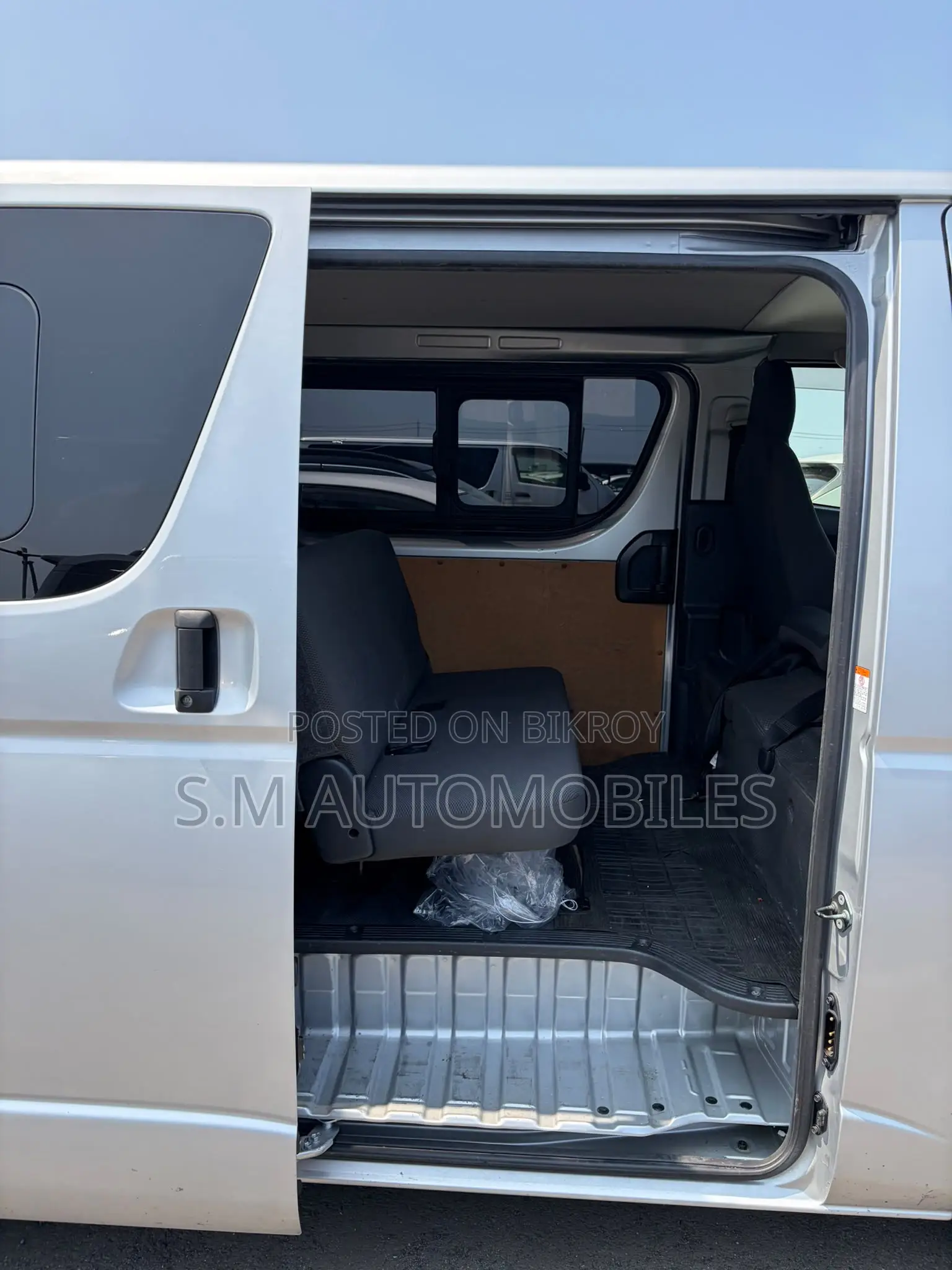 Toyota HiAce 2021 Silver