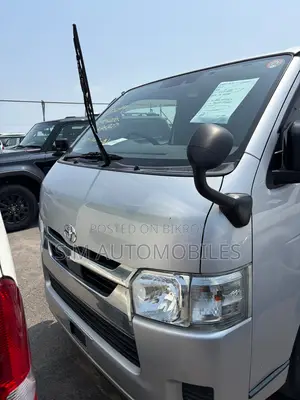 Toyota HiAce 2021 Silver