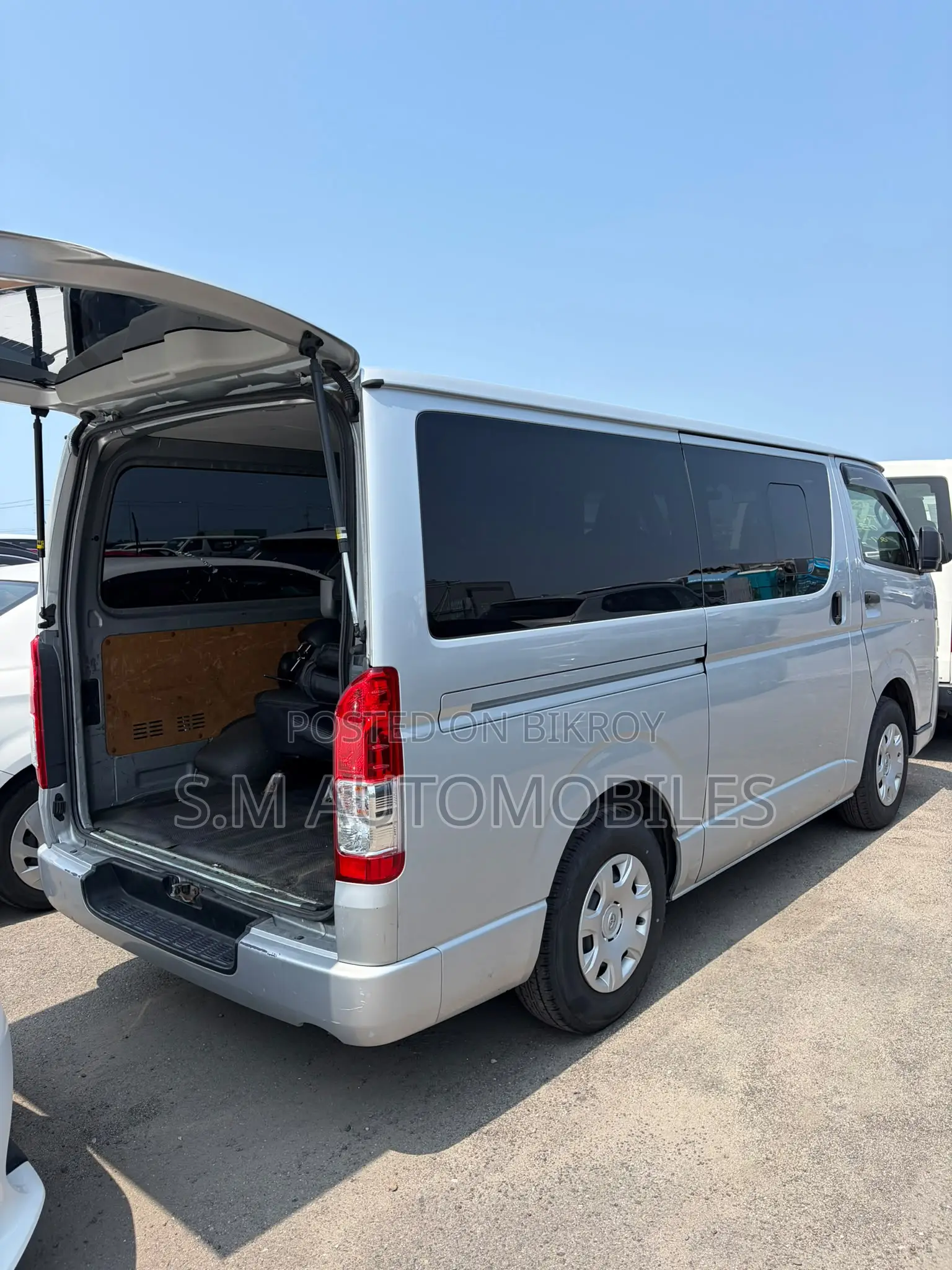 Toyota HiAce 2021 Silver