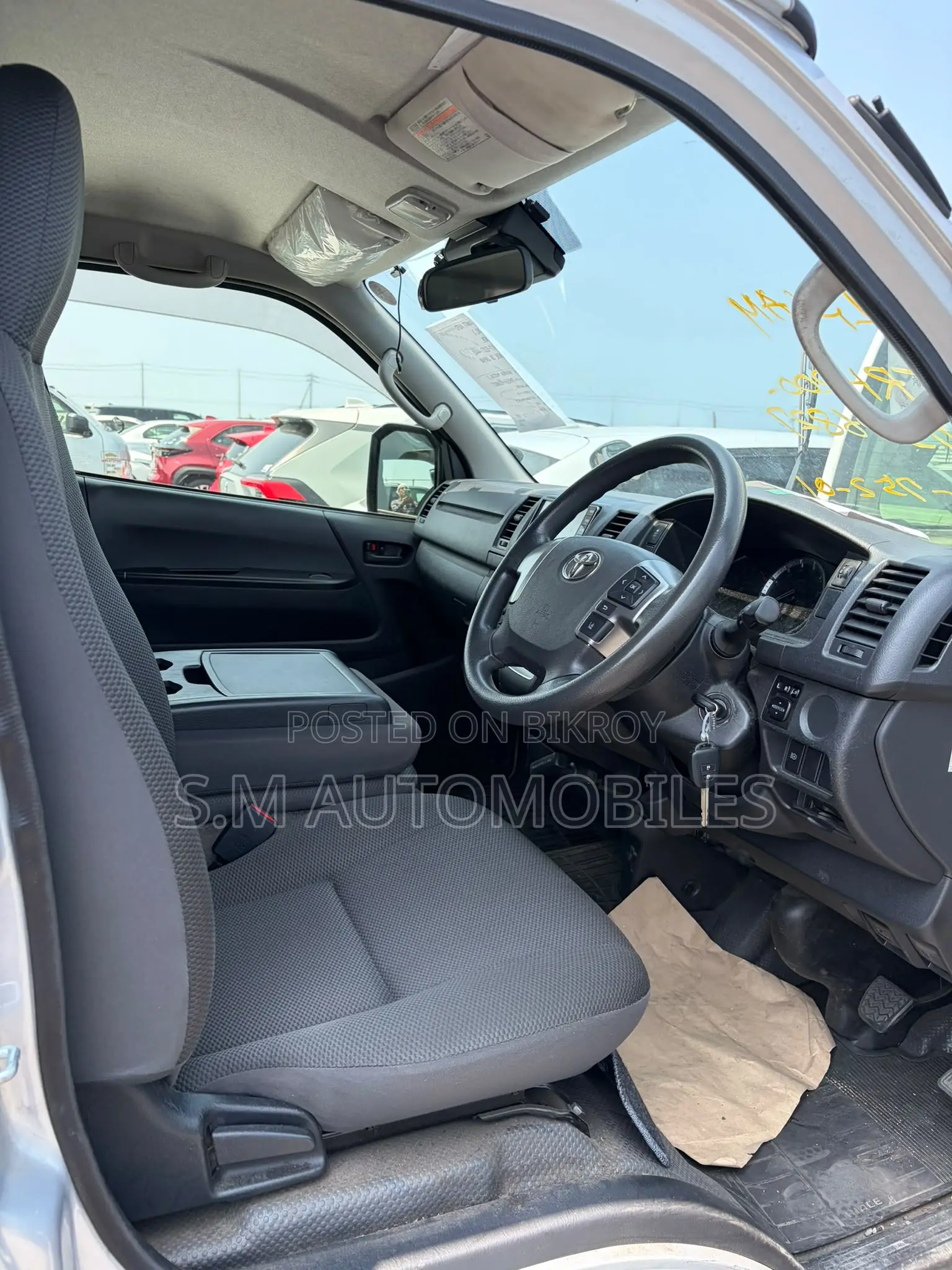 Toyota HiAce 2021 Silver