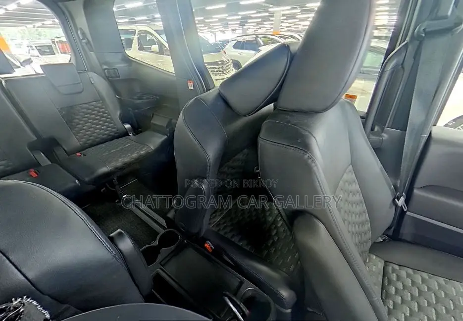 Toyota Voxy 2023 Pearl