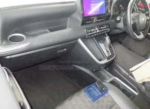 Toyota Voxy 2023 Pearl