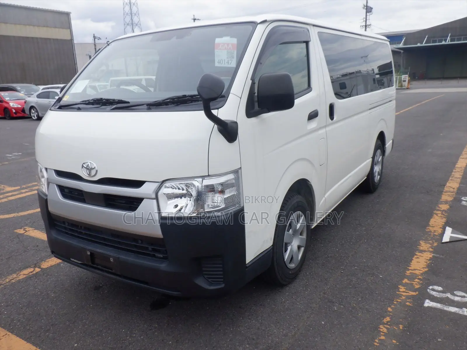 Toyota HiAce 2021 White