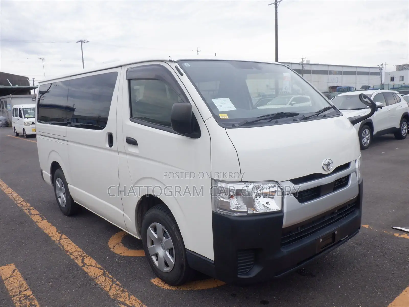 Toyota HiAce 2021 White